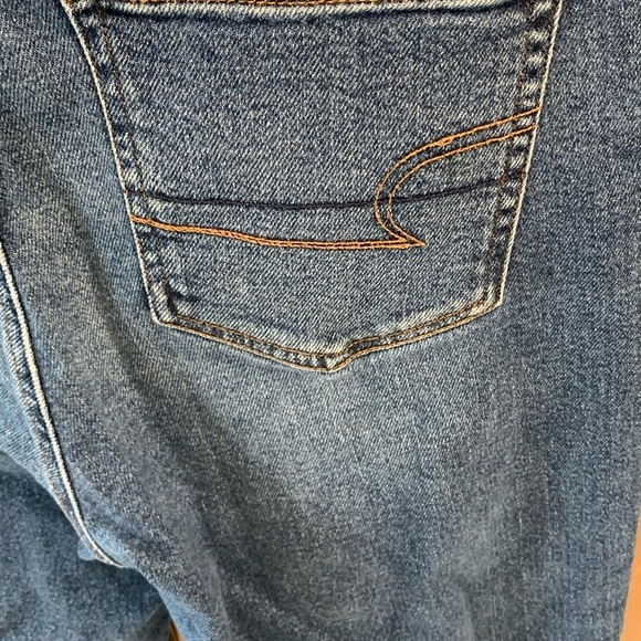AMERICAN EAGLE stretch distresses mom jeans size 6 11in rise 25-26 inseam - Picture 7 of 10